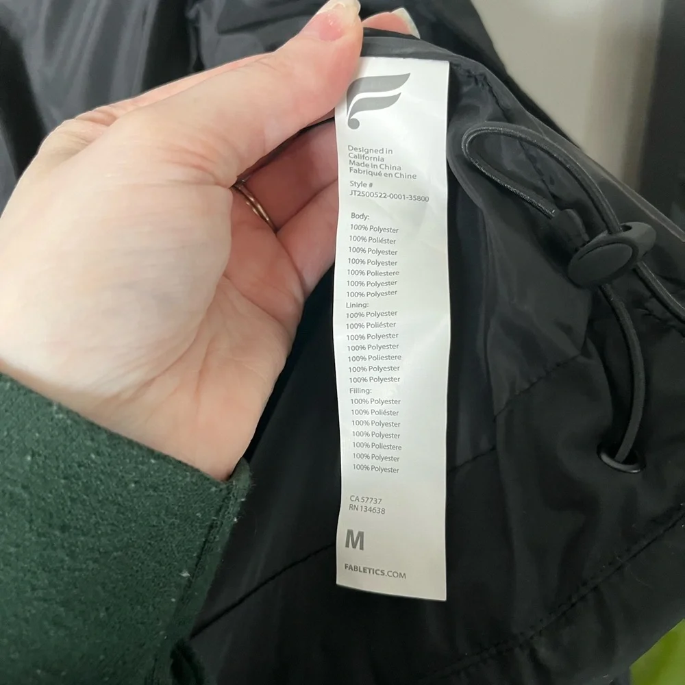 Fabletics Black Cropped Puffer Jacket with Hood size medium - Picture 3 of 7